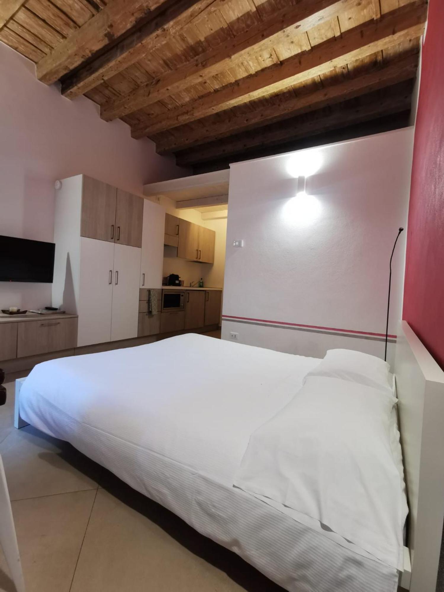 Flora Inn, Super Sweet Studio - Centro Bergamo Luaran gambar
