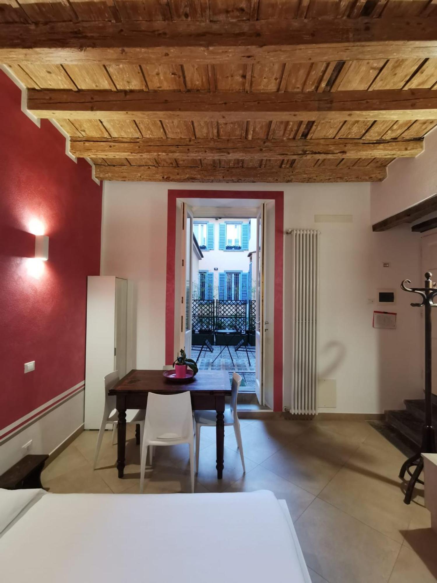 Flora Inn, Super Sweet Studio - Centro Bergamo Luaran gambar
