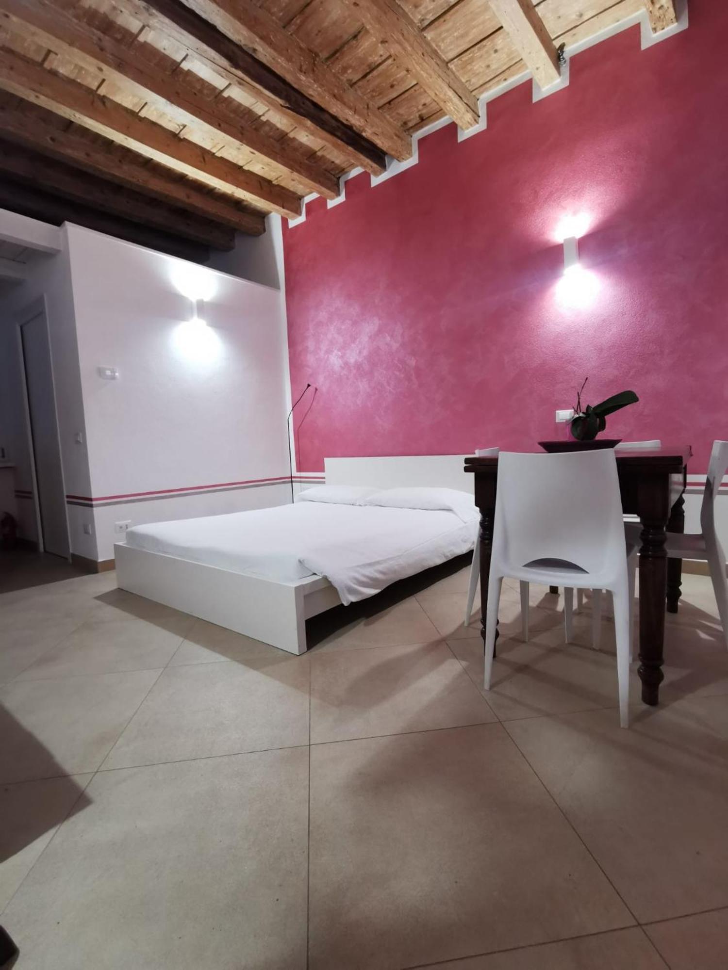 Flora Inn, Super Sweet Studio - Centro Bergamo Luaran gambar