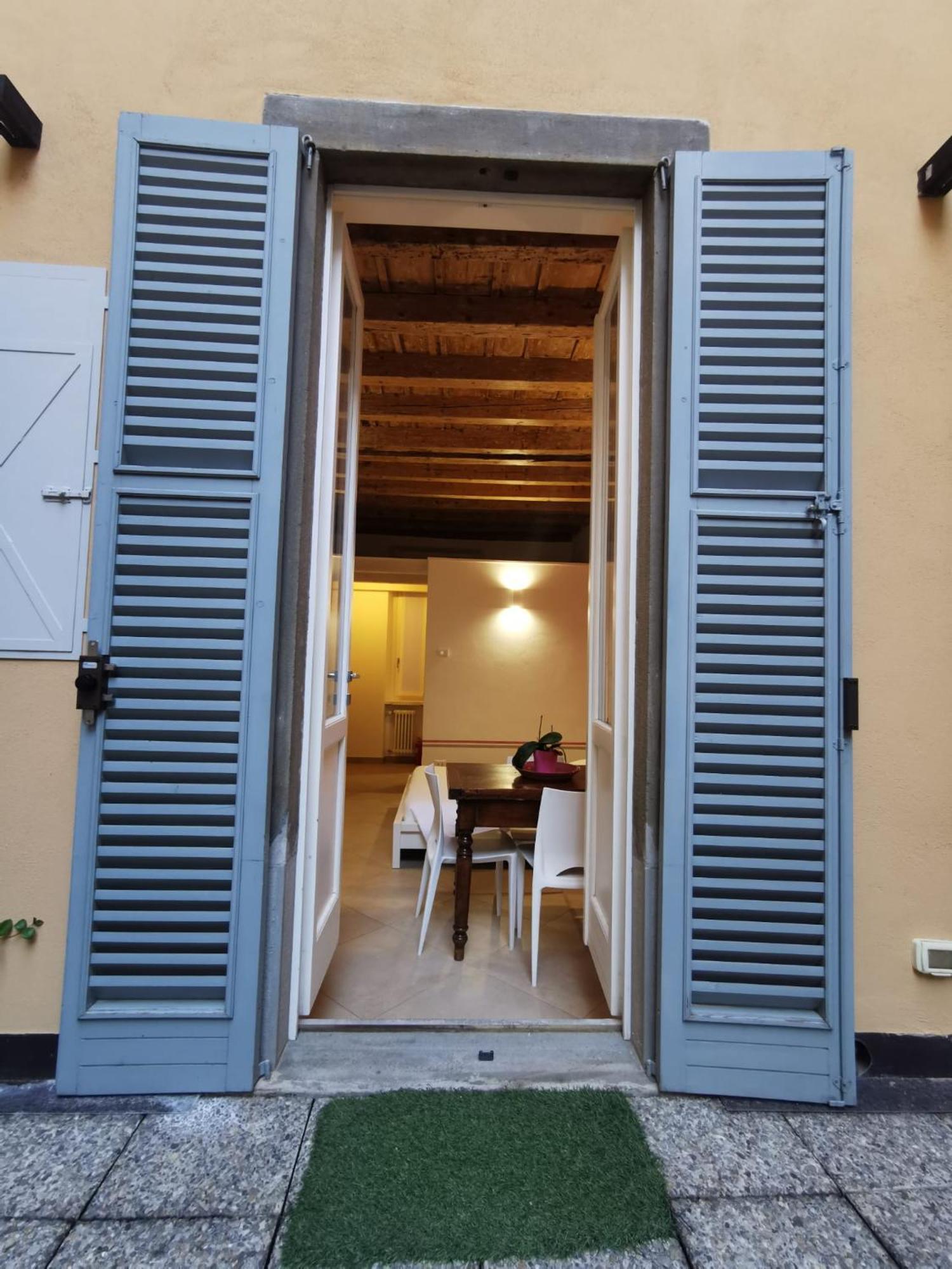 Flora Inn, Super Sweet Studio - Centro Bergamo Luaran gambar