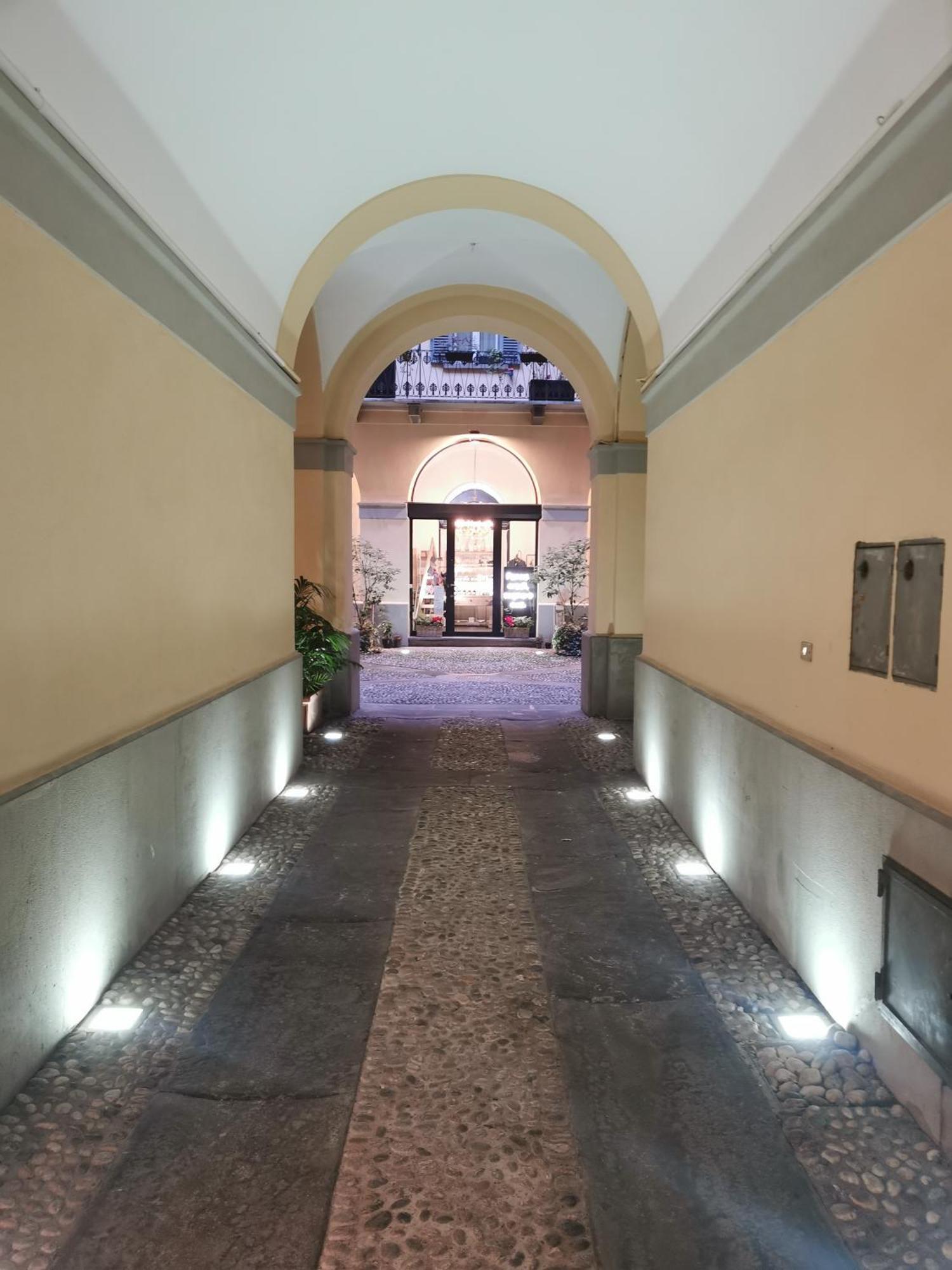 Flora Inn, Super Sweet Studio - Centro Bergamo Luaran gambar